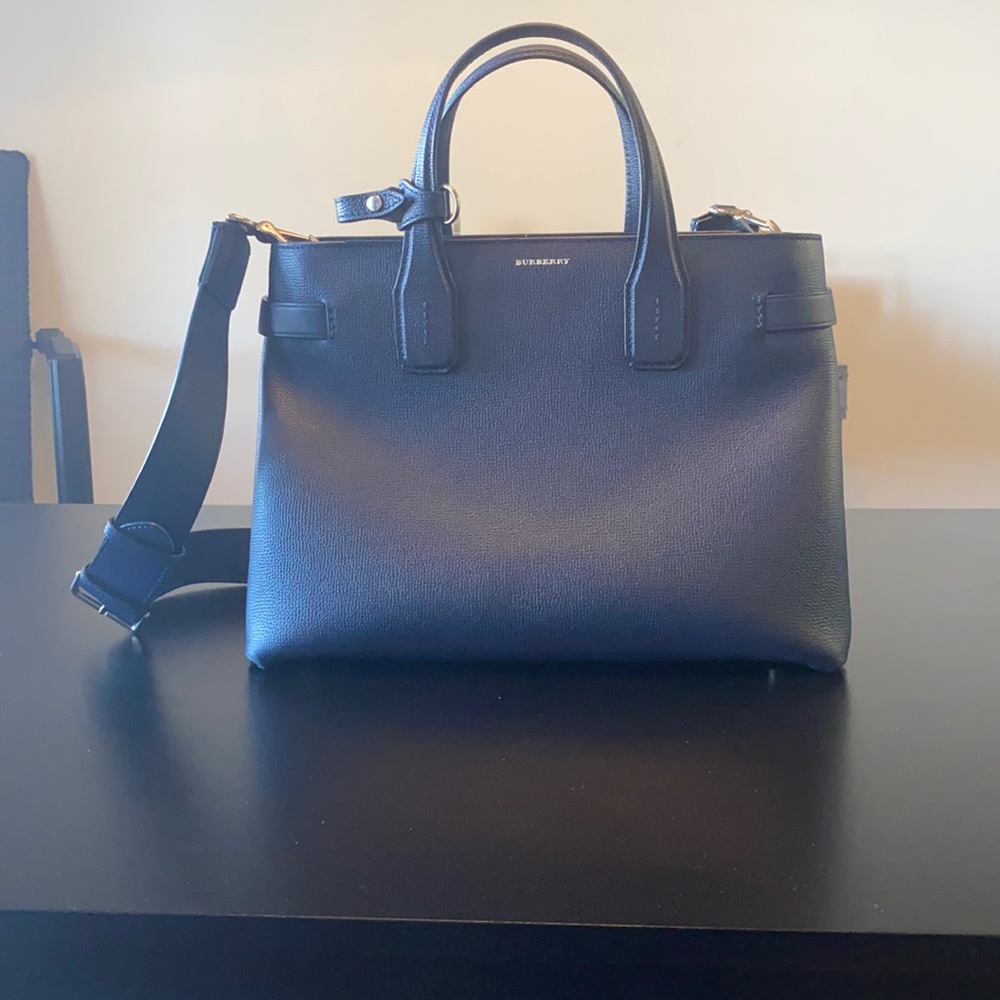 *BARELY USED* Dark Blue with Classic Check Sides Medium Burberry Banner Bag